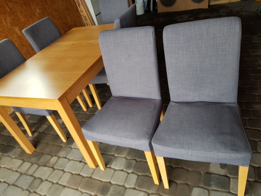 Krzesła plus stół