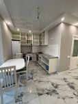 Продається 2-х кімнатна квартира з євроремонтом, метро поруч