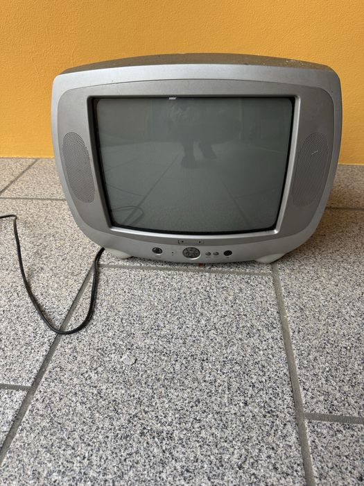 Televisao a trabalhar para desocupar