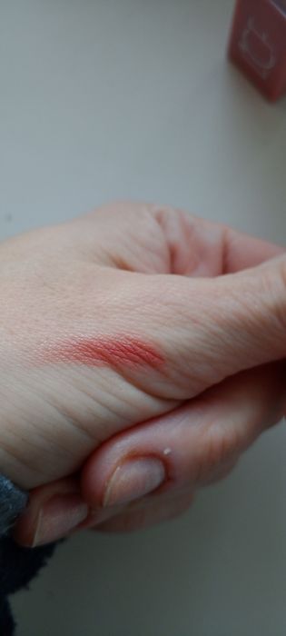 Продам новую помаду!