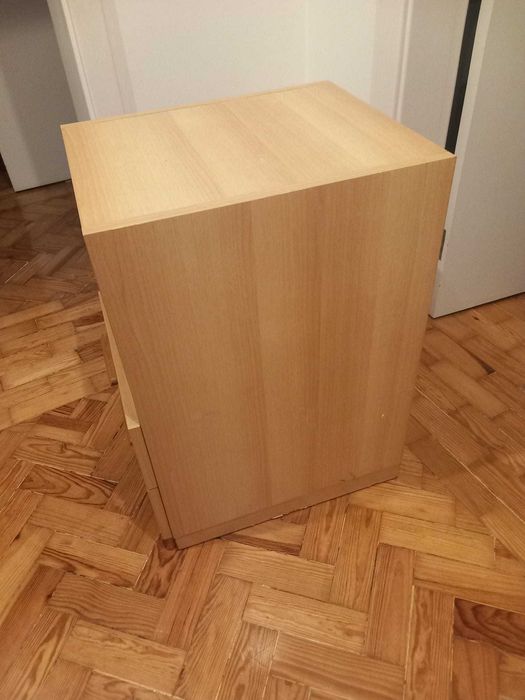 Mesa de cabeceira em madeira