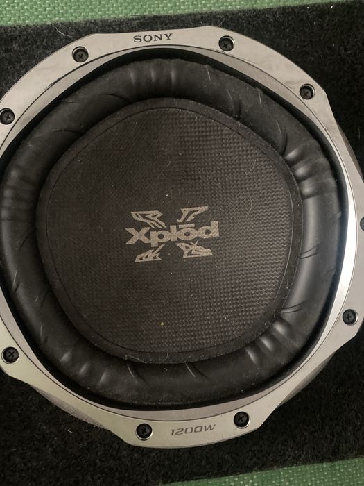 Caixa de som completa e pronta para ligar em otimo estado e com som po