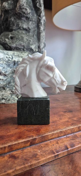 Aukcyjna Rzeźba popiersie konia z marmuru Michał Anioł Włochy antyk