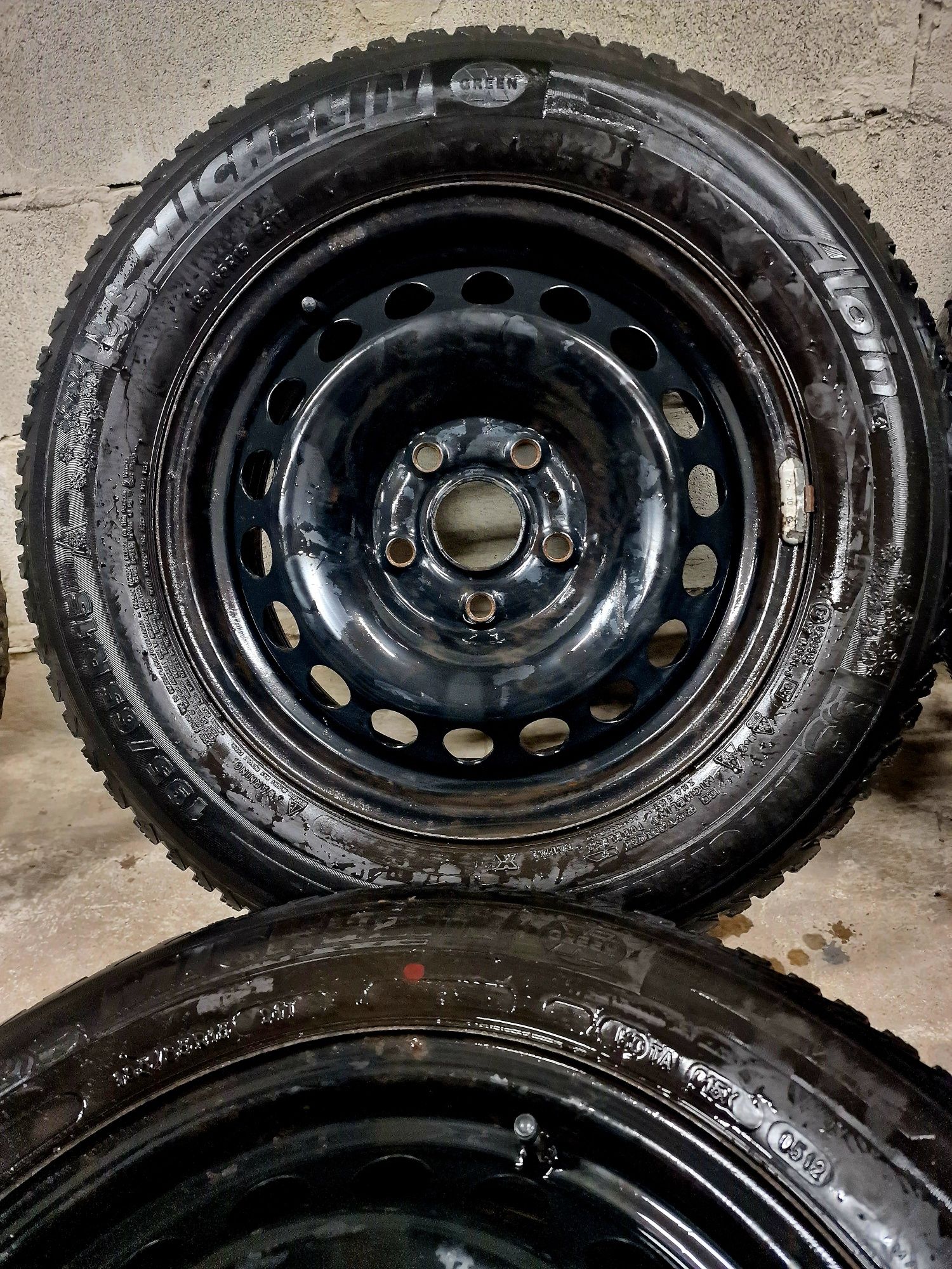 Сталеві диски R15 5×112 ET 47 на зимовій резині Michelin 195/65 R15