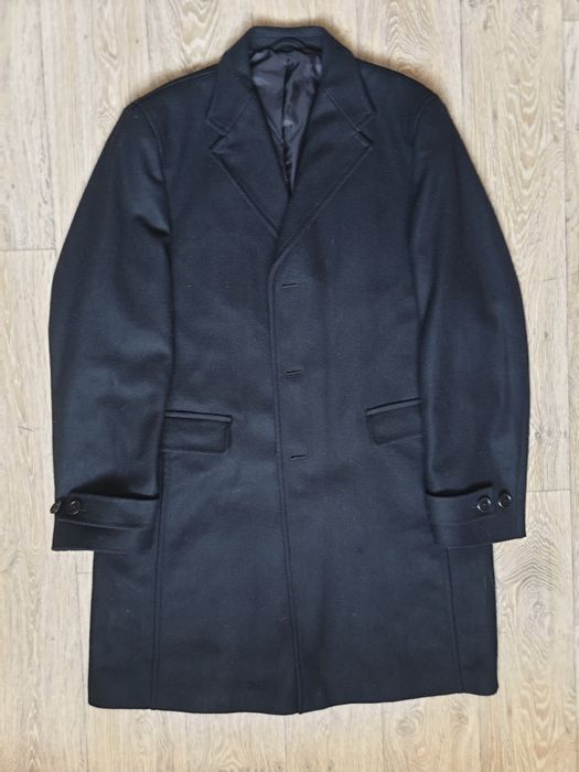 Czarny płaszcz męski, długi, duży rozmiar.