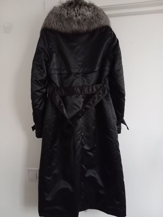 Пальто, тренч  с мехом чернобурки. Длина 120 см . Размер М -L
