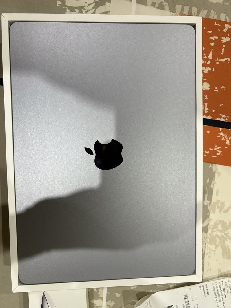 Mac Book Air 14,2 2022