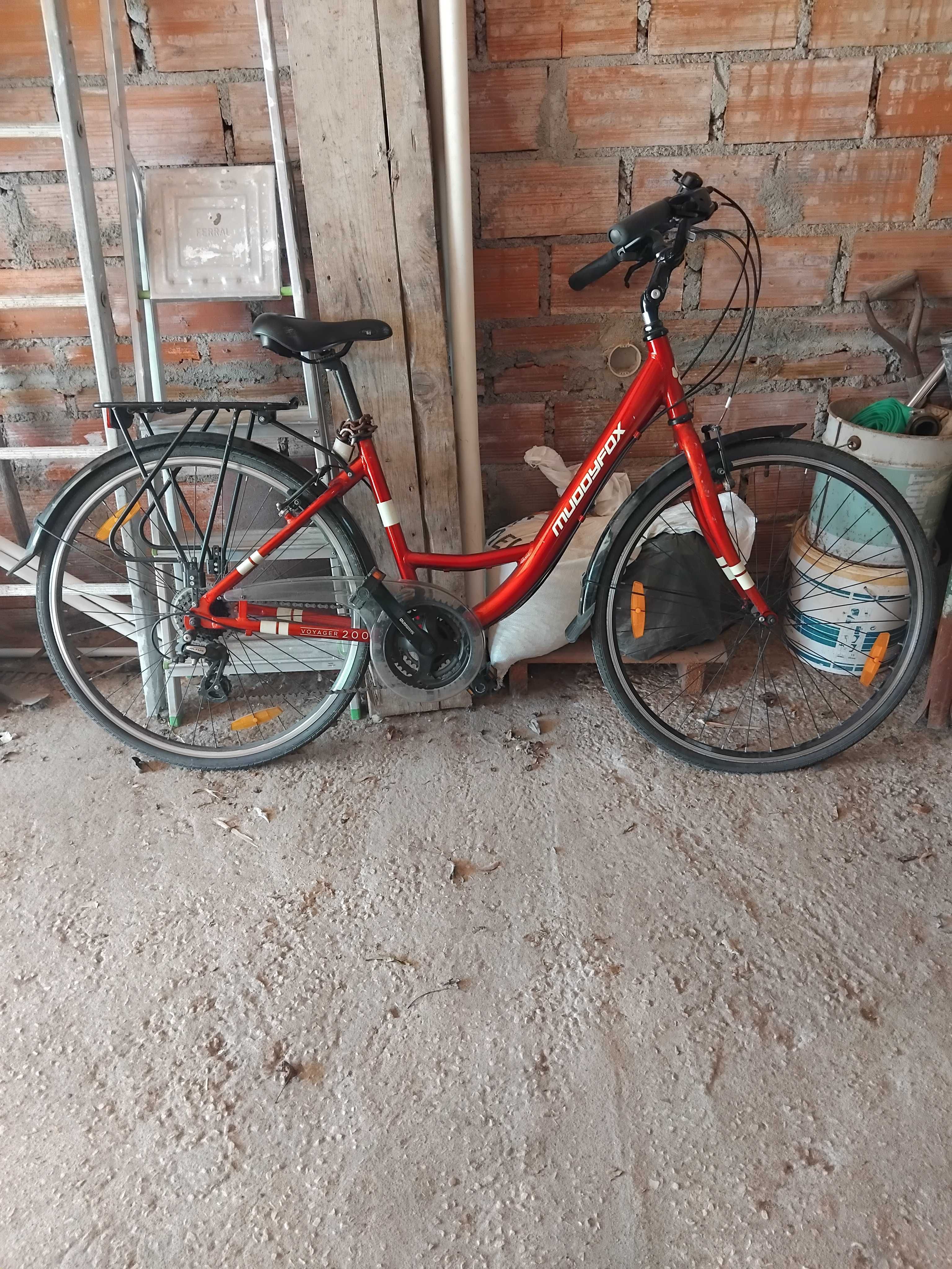 Bicicleta seminova pouco tempo de uso.