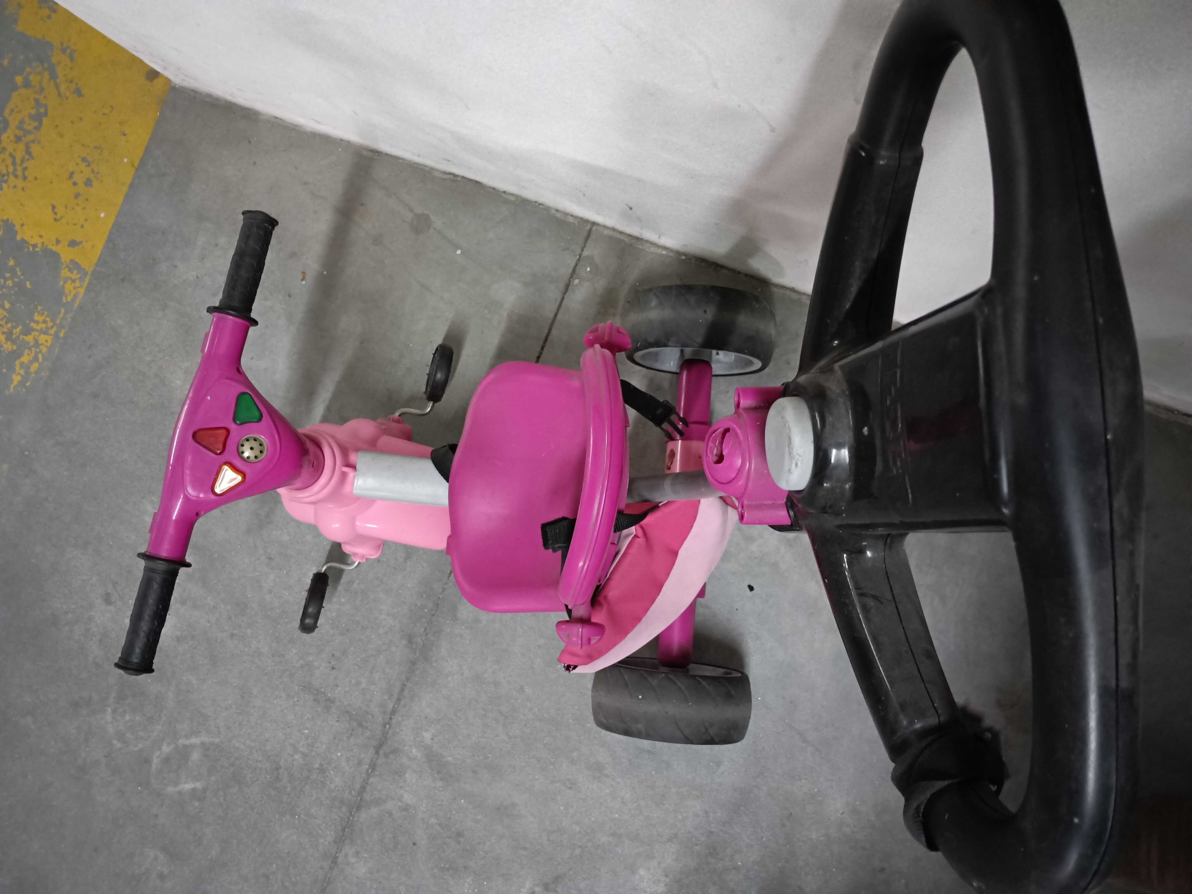 Triciclo Feber cor de rosa com pega e tapa-sol