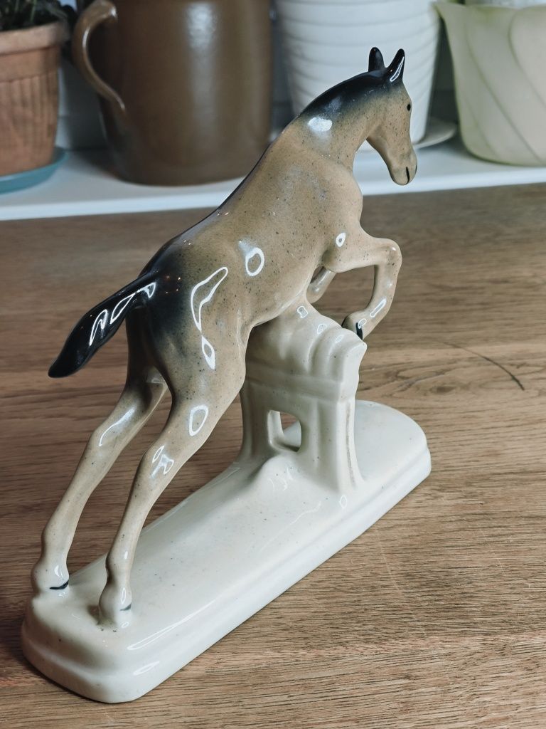 Stara figurka konia Chodzież 9