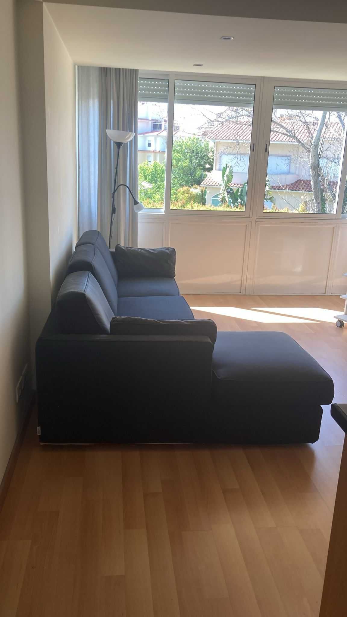 Sofá chaise-longue com 10 anos, mas muito confortável