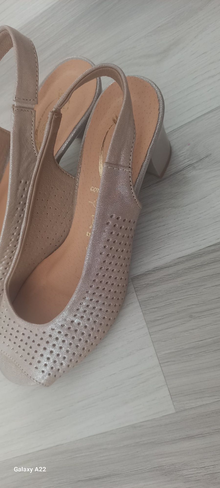 Buty damskie letnie na obcasie perłowe Jaromin nowe bez metki