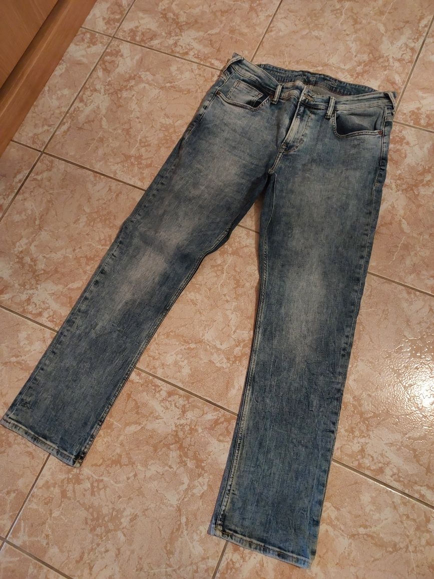 Roupa diversa em bom estado/novo