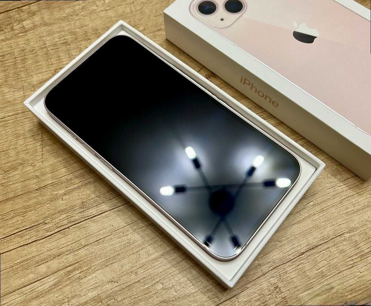 Продам iPhone 13 на 256 Gb з чохлами