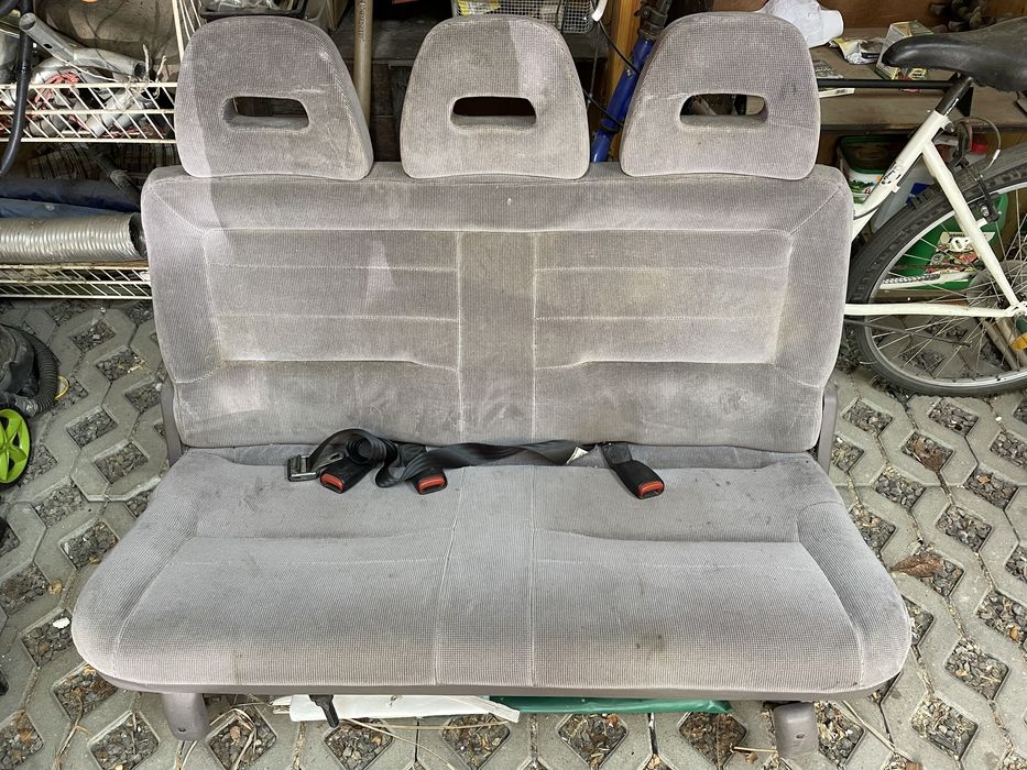 Kanapa Chrysler Voyager II