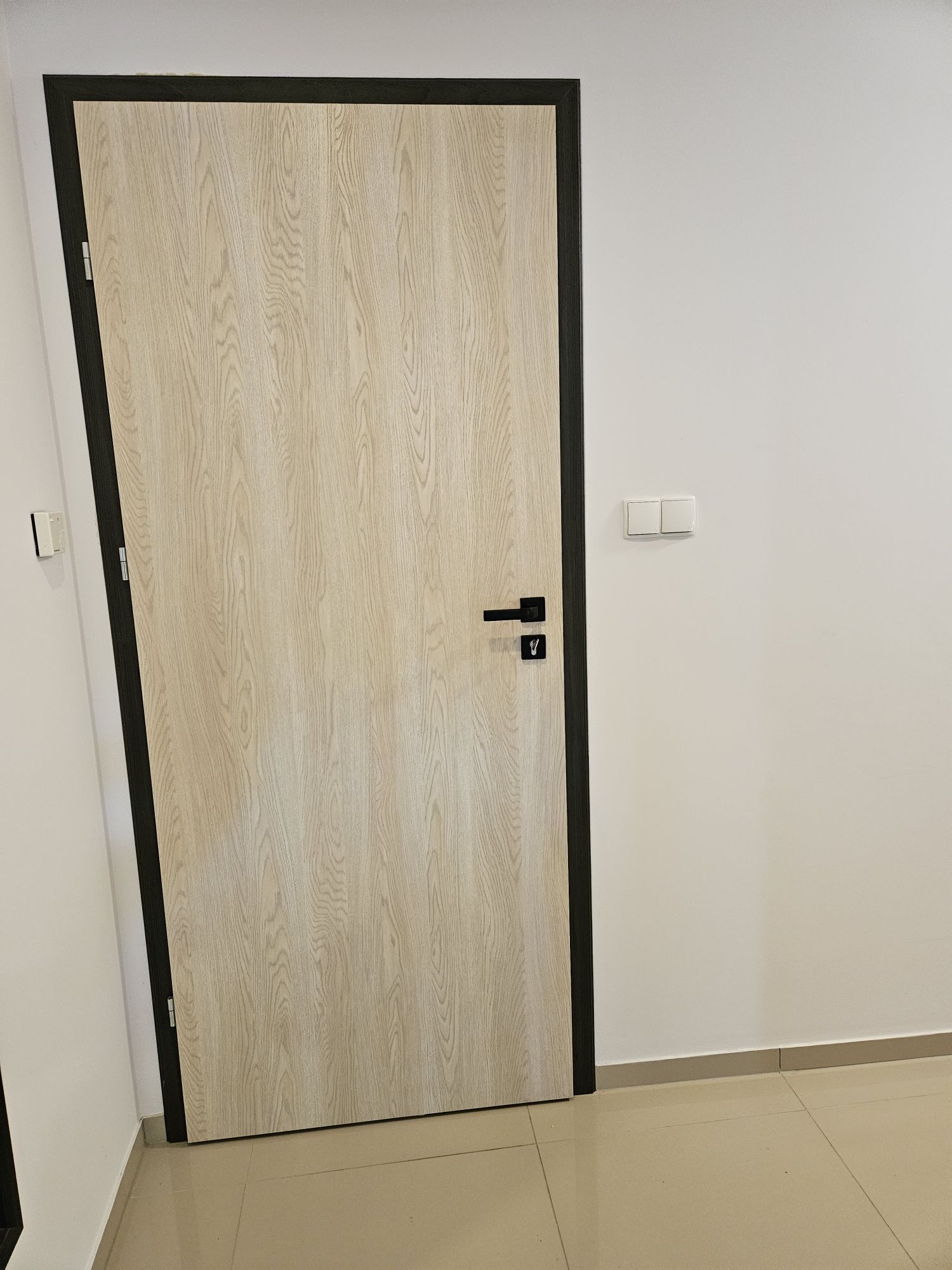 Drzwi wewnętrzne DRE + Futryna regulowana  11/14cm.
