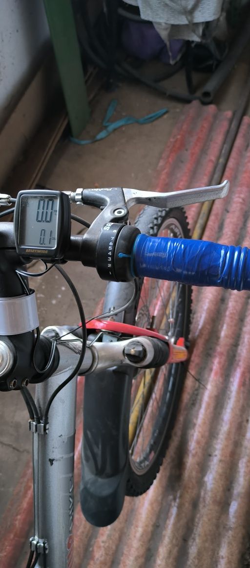 Велосипед горный с передним и задним амортизатором. Active bike