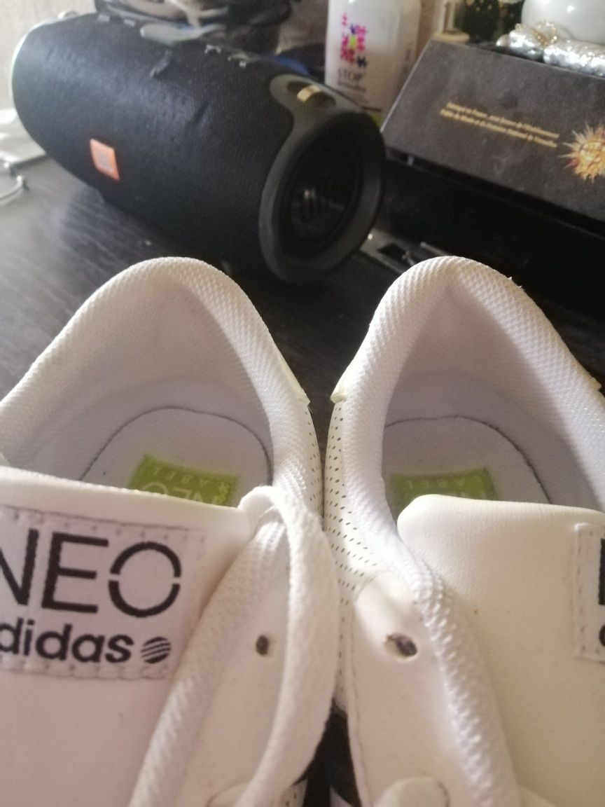 Кроссовки adidas Neo