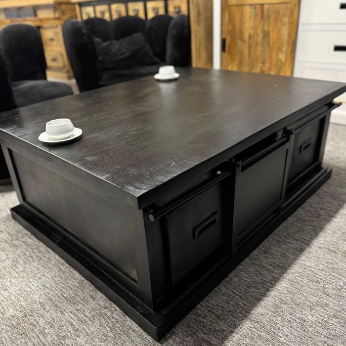 Big Black Loft - Czarny loftowy stolik do salonu  tylko w MANGOMEBLE