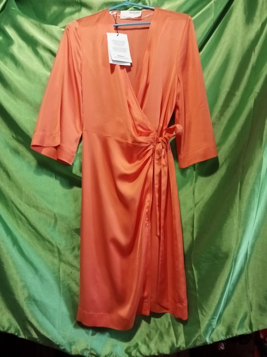 Нова сукня на запах приємного помаранчевого кольору з віскози XS -M
