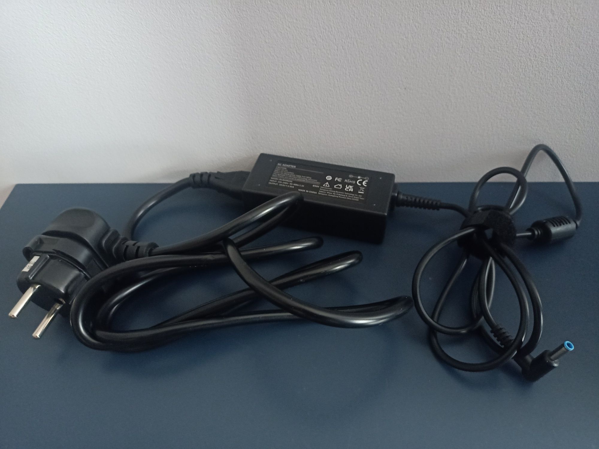 45 W 19,5 V 2,31 A ładowarka do laptopa HP DL45195...