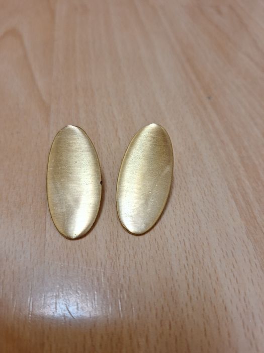 Прикраси ручної роботи.