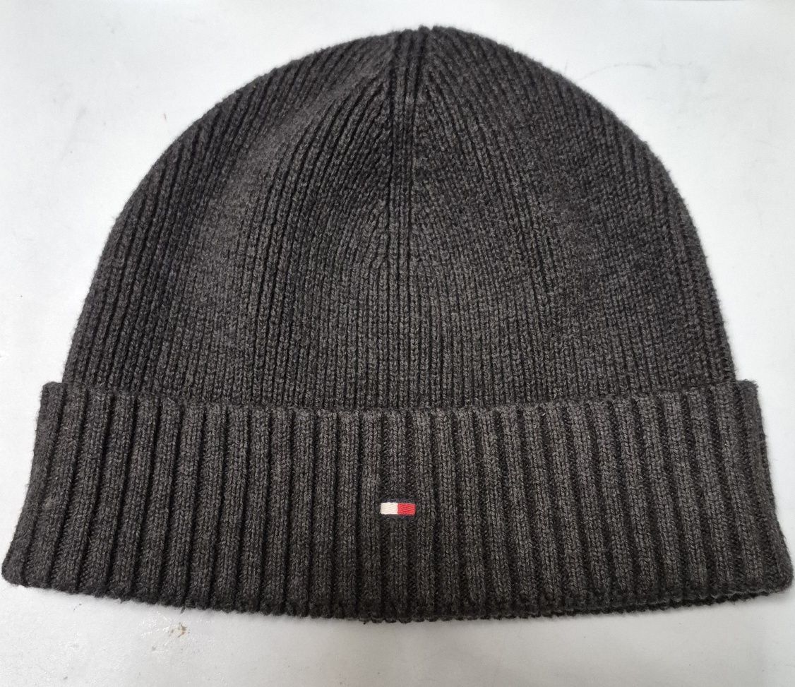 Шапка Tommy Hilfiger.