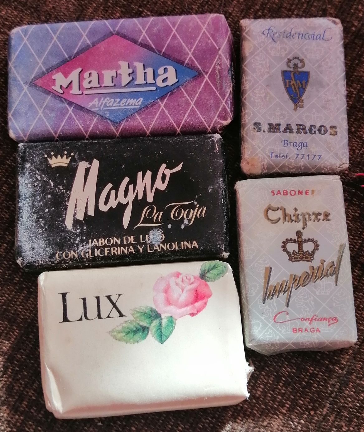 Sabonetes e amostras de perfumes