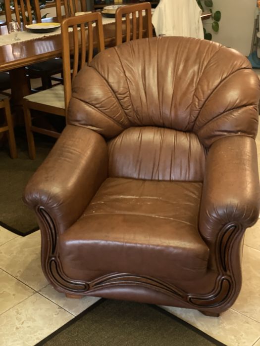 Vendo sofás em pele