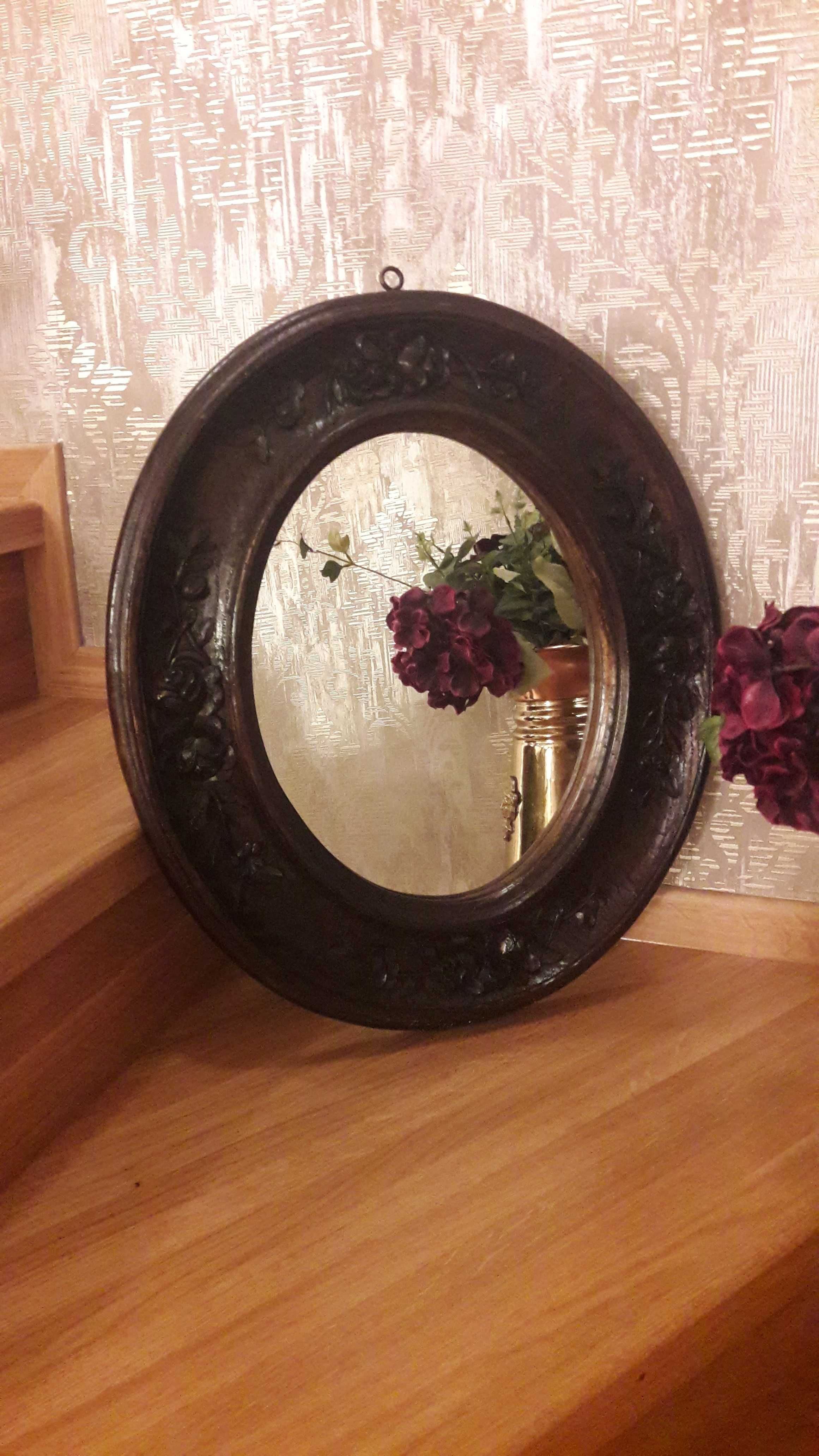 Stare lustro w drewnianej rzeźbionej ramie 51 cm x45 cm