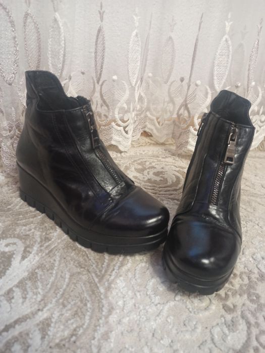 Жіночі черевики демі