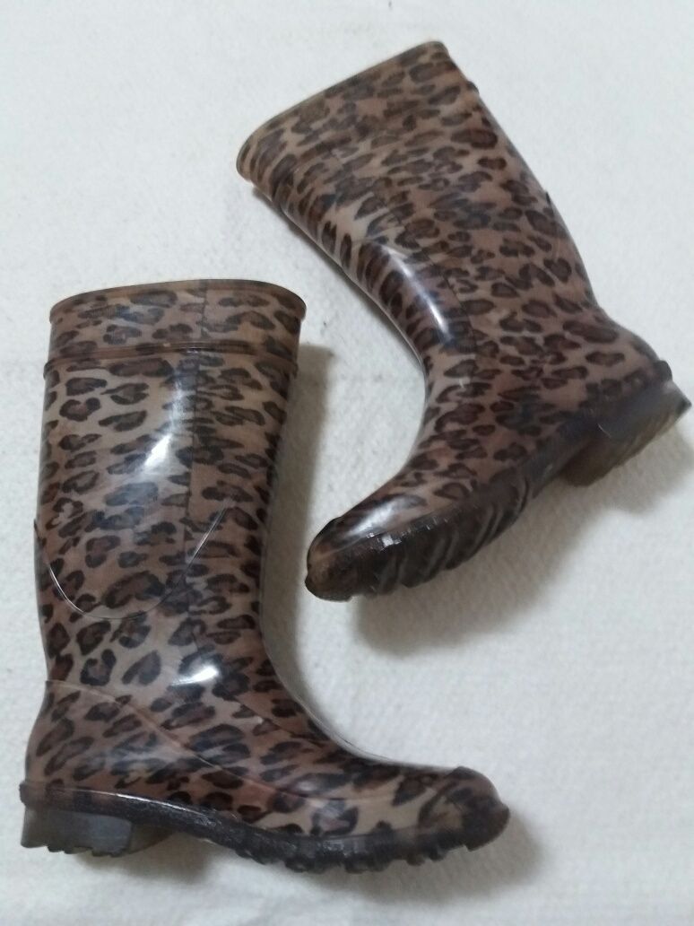 Galochas para menina com padrão leopardo marca G&G (tam 29)