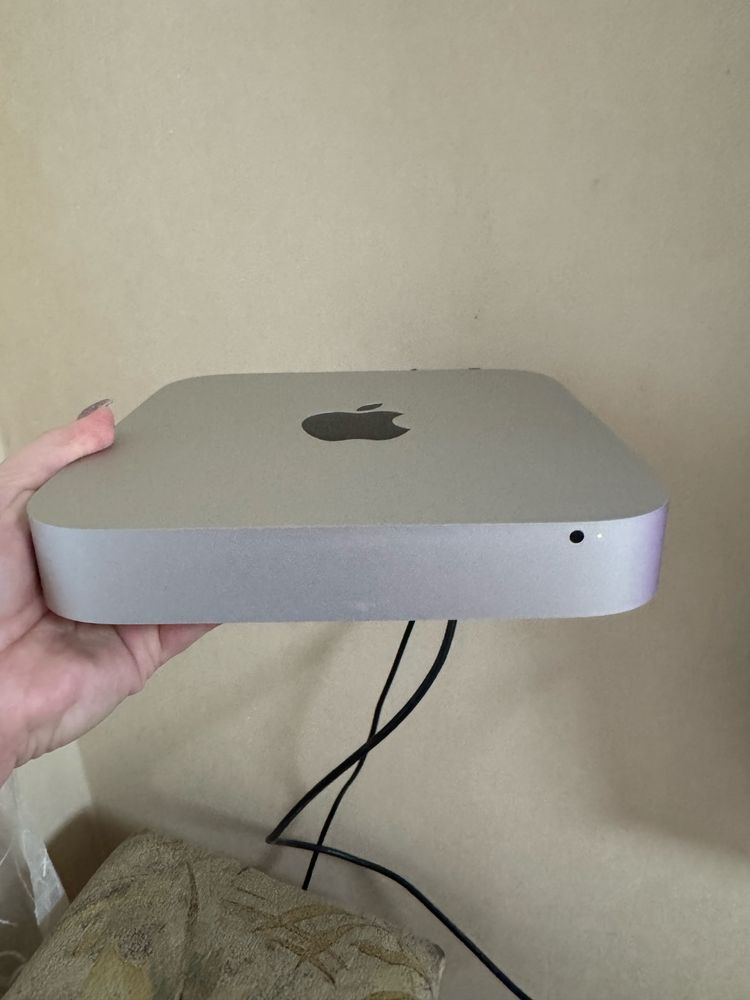 Mac mini (late 2014) i5 , 4gb , ssd 128