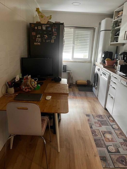 T2 Renovado em Queluz. Excelente localização.