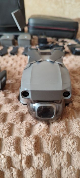 Квадрокоптер DJI Mavic 2 Pro − дрон з 20 Мп камерою, GPS, БК двигуни,