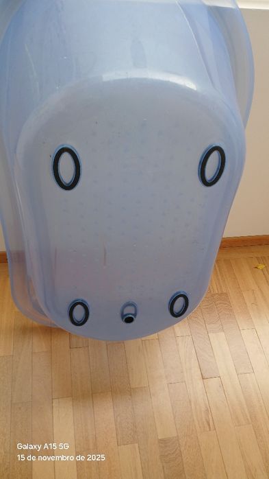 Vendo Banheira de bebé azul com cifão de água
