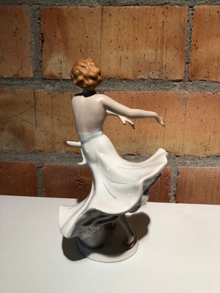 Figurka Crown Regent tancerka
