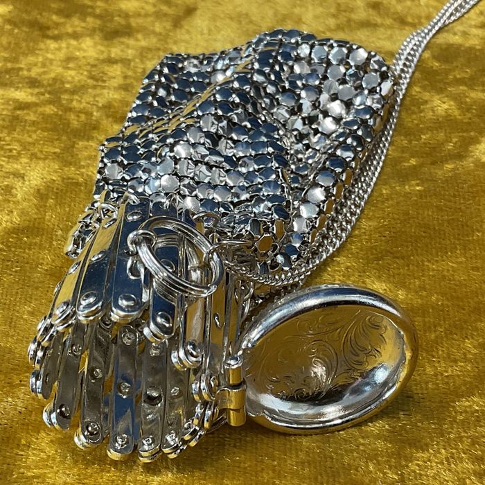 Porta moedas bolsa trabalhada 9 cm mais fio