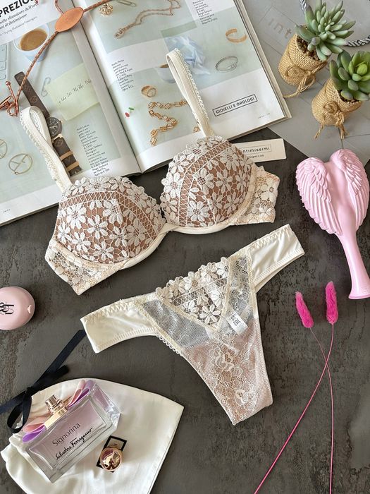 Комплект білизни від Intimissimi, різні моделі