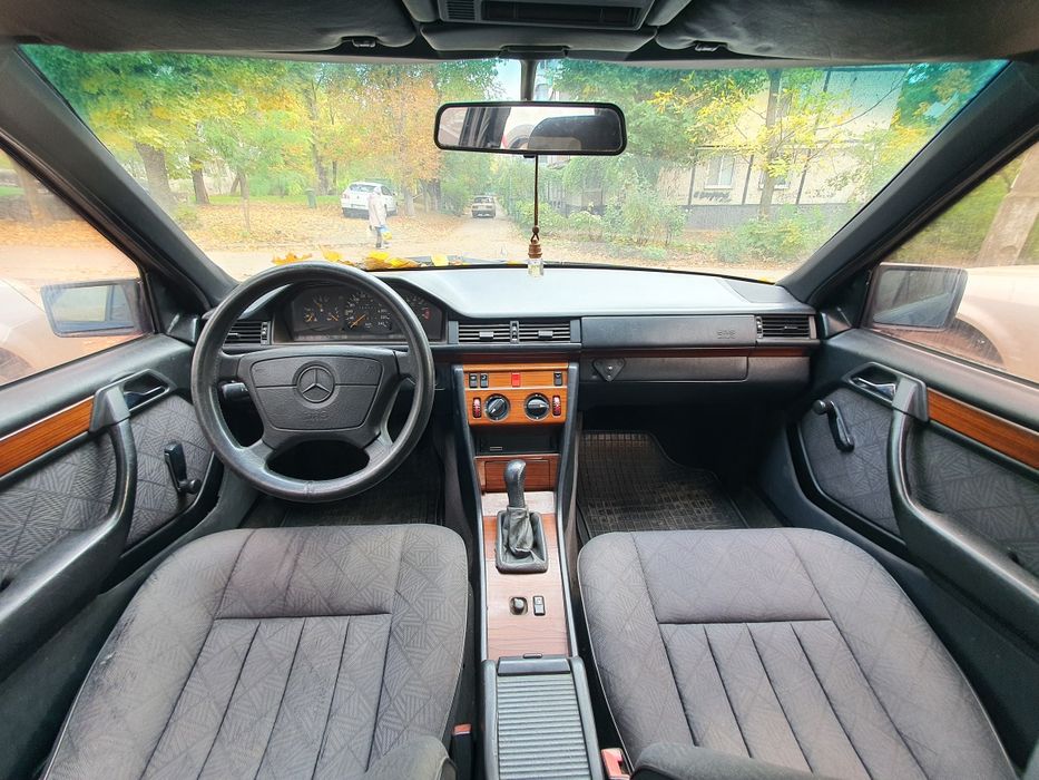 Мерседес E200. Mercedes-Benz 124