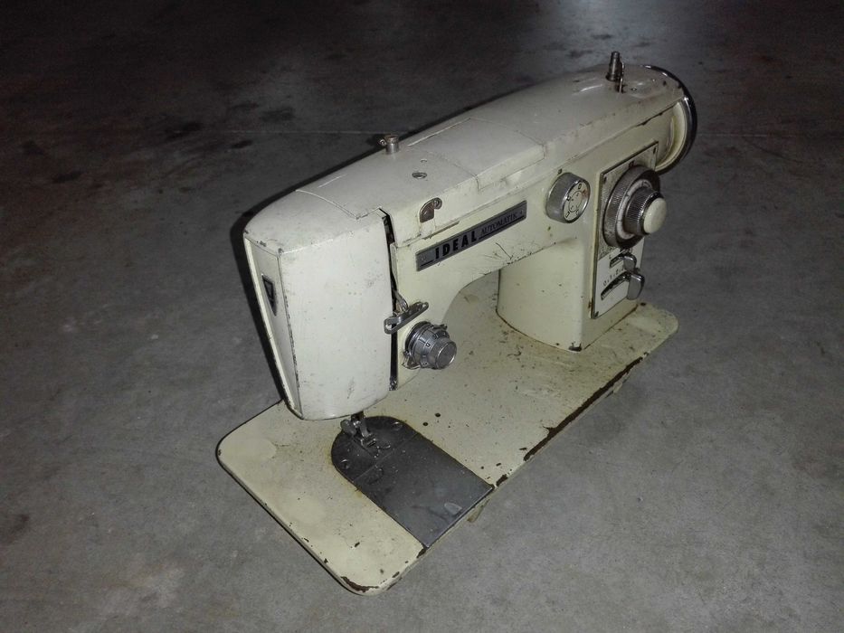 Vendo uma maquina de costura