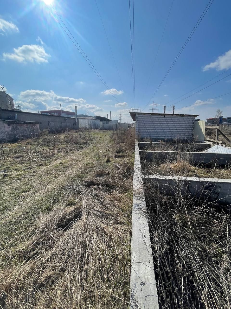 Продажа земельних ділянок з фундаментом  під гараж місто Вишневе Акція