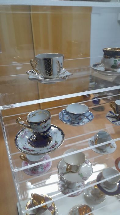 Vitrine com chávenas