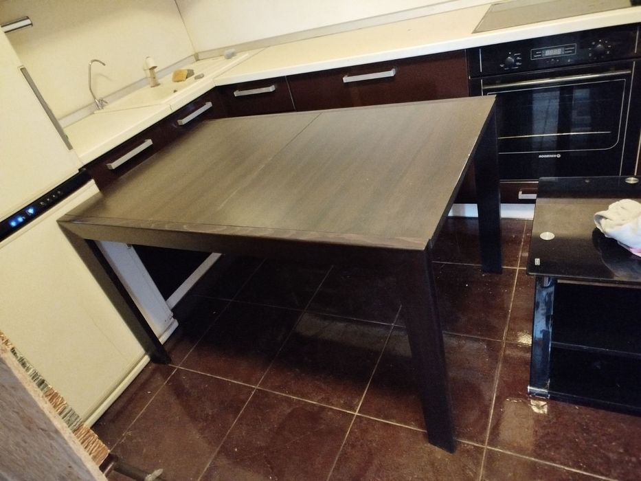 Стол деревянный раздвижной и стулья