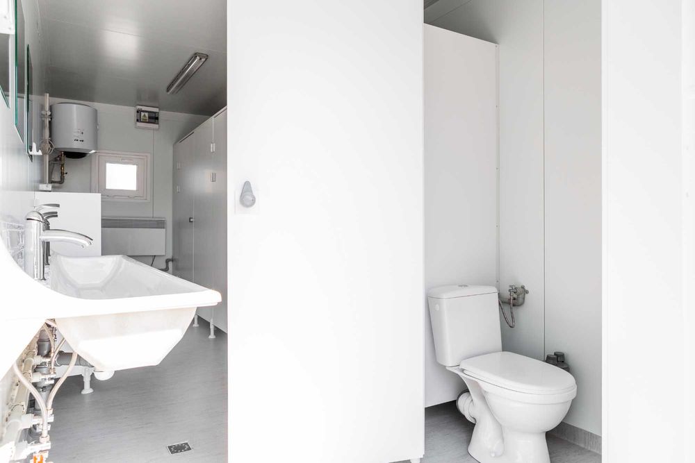 kontener sanitarny, kontener z prysznicem i sanitariatem, kontener WC