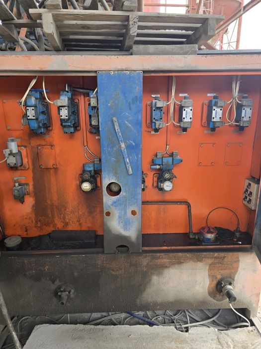 Wibroprasa stacjonarna KVM 62/105 Linia do bloczków betonowych, kostki