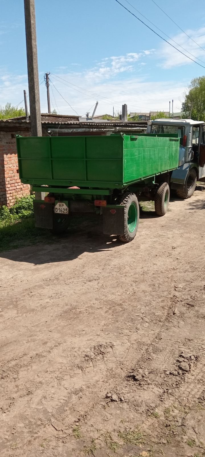 Продам трактор з прицепом