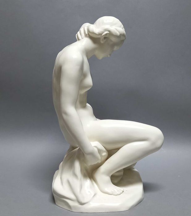 Akt - kąpiąca się, figura Rödental, proj. Fritz Winkler