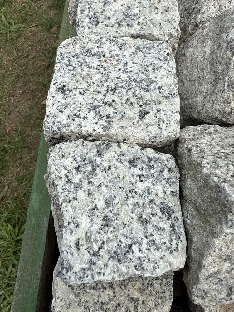 Kostka granitowa łupana