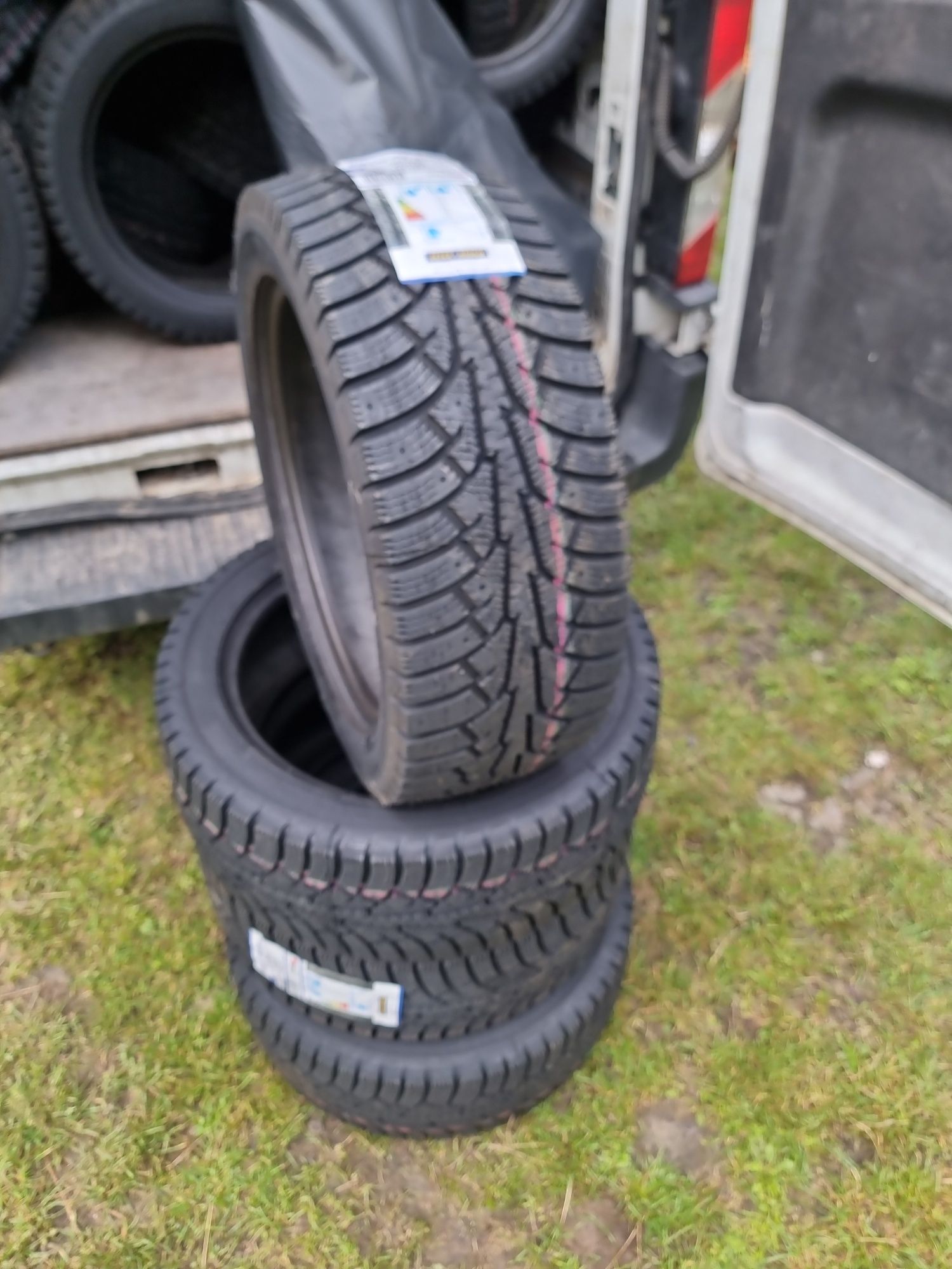 Opona bieżnikowana 225/45 R17 Gepard Winter Wzór Nokian